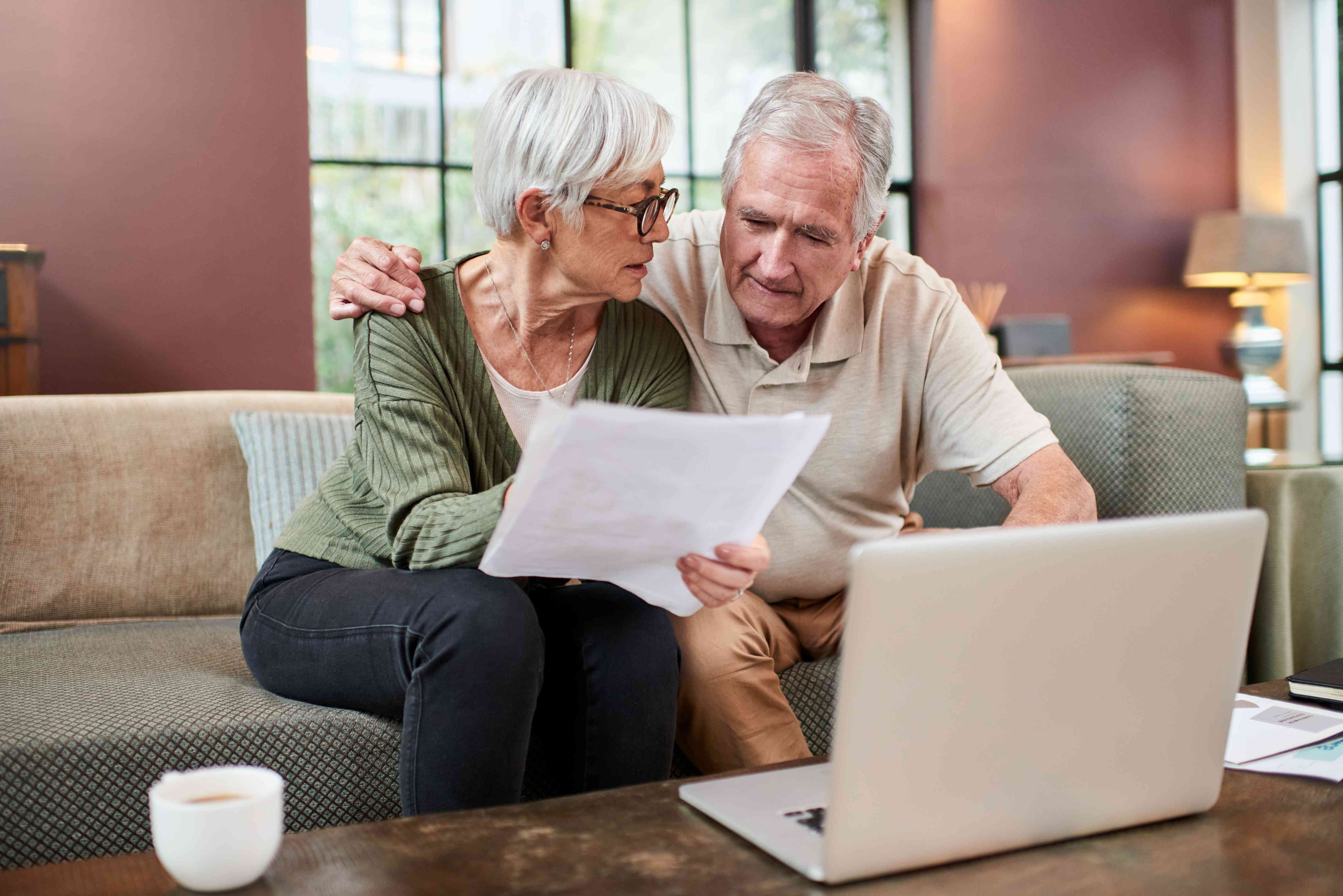 Elderly couple talking about transferring their CDs in their wills